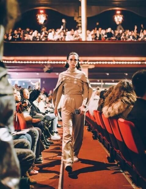 Honor Meresmikan Kerjasama Teknologi dan Fashion di Paris Fashion Week