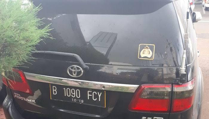 Arogansi Pengendara Fortuner, Menodongkan Pistol Karena Malas Antri