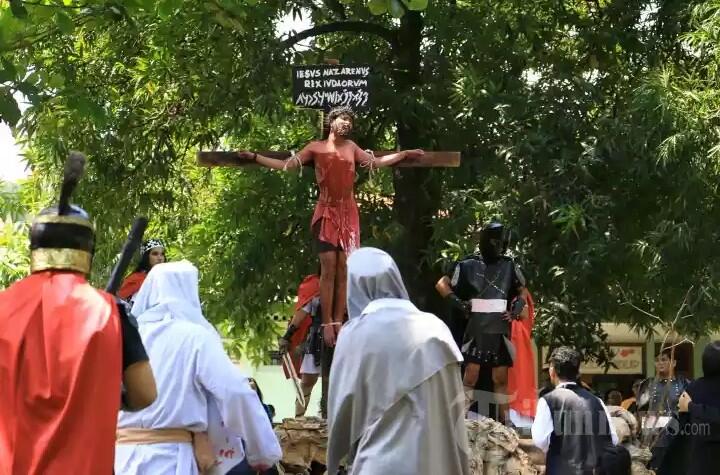 Treatrikal Penyalipan Yesus Di Gereja ST. Theresia Bongsari Semarang
