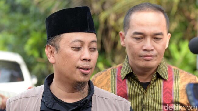 Ayahnya Dikabarkan Punya 3 Istri, Anak Opick Tulis soal Karma