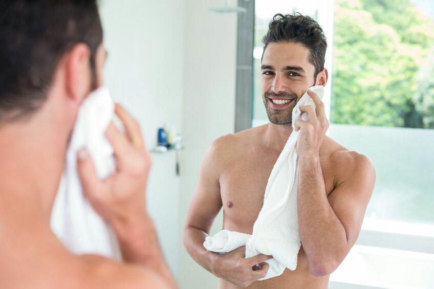 Psst! Ini Alasan Mengapa Pria Lama di Kamar Mandi