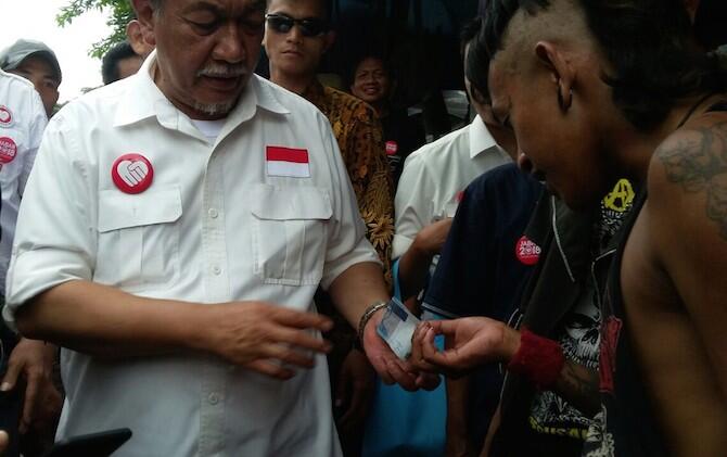 Deddy Mizwar Bagi-Bagi Uang ke Anak Punk, Alasannya Bawa-Bawa Negara