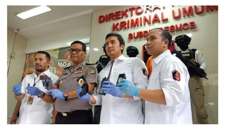 Dirilis Polisi, Eza 'Koboi' Tol Berbaju Tahanan
