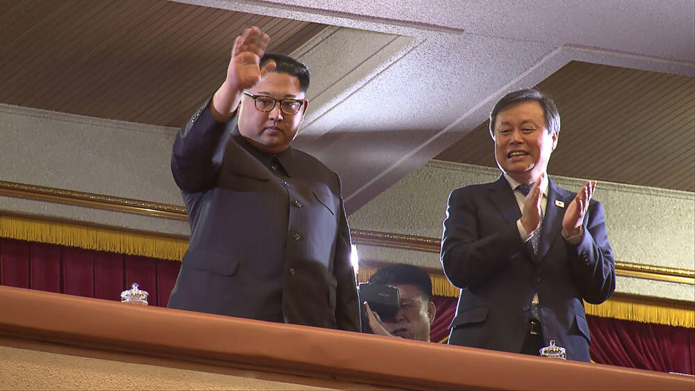 Lihat Ekspresi Kim Jong Un Nonton Girlband KPop di Korea Utara