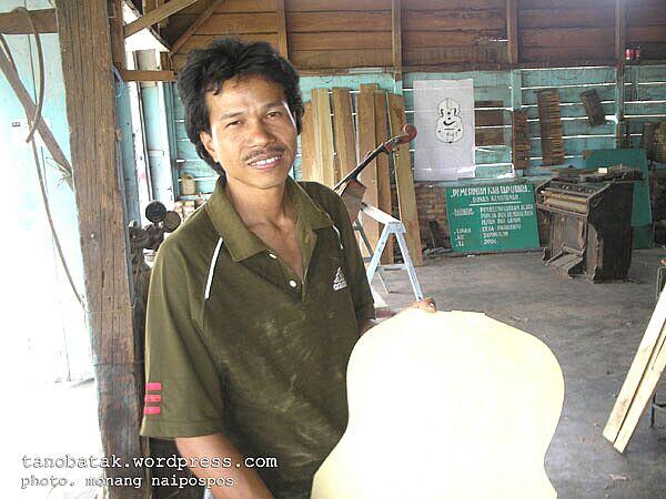 Mengenal Gitar Sipaholon dan Karal Hutagalung