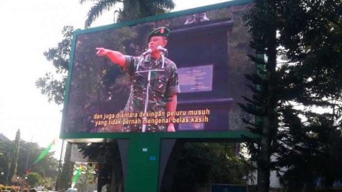 Pensiun Dari TNI, Wajah Gatot Nurmantyo Muncul Dalam Videotron di Malang