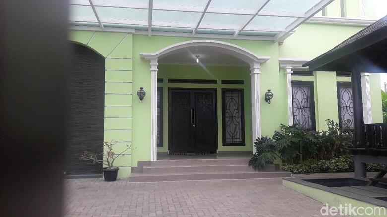 Begini Mewahnya Rumah Bos SBL yang Tipu 12 Ribu Jemaah Umrah