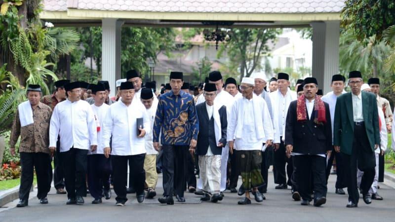 100 Ulama Jawa Barat Foto Ala Kabinet Kerja bersama Jokowi di Istana