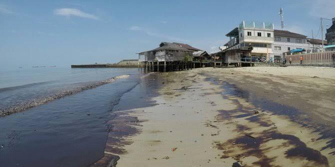 Pencemaran Laut, Akibat Minyak Di Teluk Balikpapan