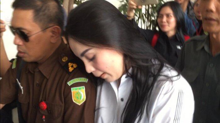 Hadiri Sidang di Pengadilan Negeri Jakarta Selatan, Jennifer Dunn Diam dan Menunduk