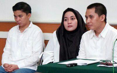 Akui Jadi Teman Lesbi Bos First Travel, Esti Bergelimang Harta
