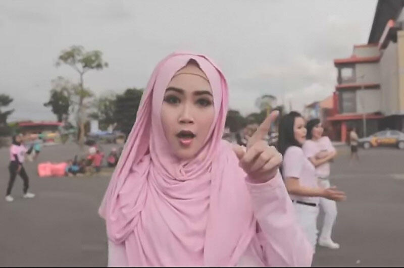 Sudah Dengar Belum? Suara Merdu Bu Dendy yang Dulu Viral!