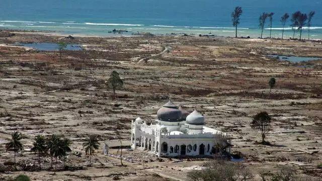 Mengerikan! Ini 7 Bencana Tsunami Paling Dahsyat di Dunia, Nomor 4 Agan Pasti Tahu!