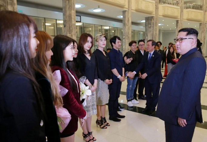 Bukan Sorak-sorai, Begini Reaksi Penonton KORUT nonton Red Velvet di Panggung