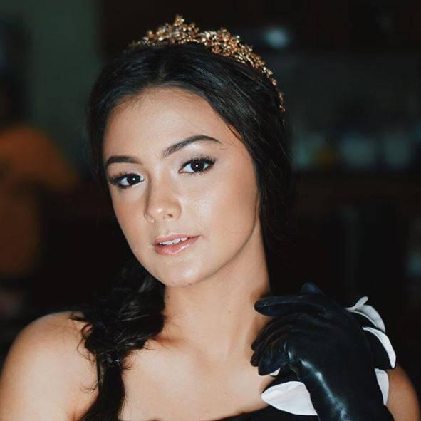 10 Inspirasi Make-up Natural Amanda Rawles Ini Bikin Kamu Cantik Sesuai Umur