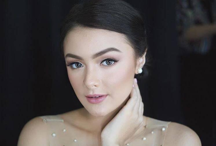 10 Inspirasi Make-up Natural Amanda Rawles Ini Bikin Kamu Cantik Sesuai Umur
