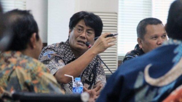 Pemerintah dan Pertamina Berbeda Sikap soal Pasokan Premium?
