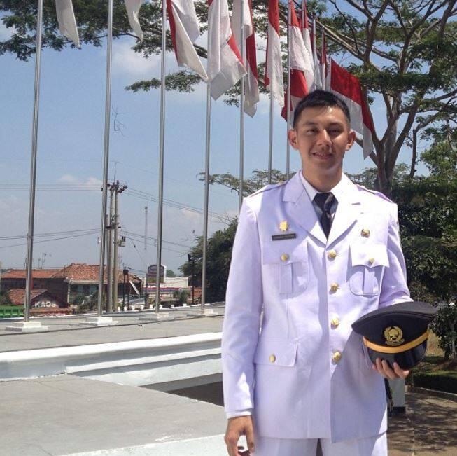 Curi Perhatian, 10 PNS Ini Tampannya Berlebihan. Ada yang Masih Available Nggak Ya?