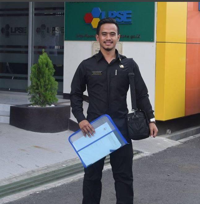 Curi Perhatian, 10 PNS Ini Tampannya Berlebihan. Ada yang Masih Available Nggak Ya?