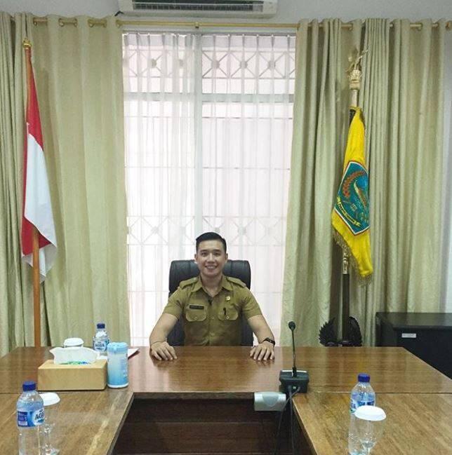 Curi Perhatian, 10 PNS Ini Tampannya Berlebihan. Ada yang Masih Available Nggak Ya?