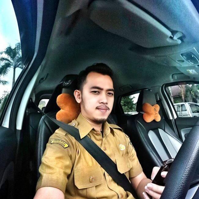 Curi Perhatian, 10 PNS Ini Tampannya Berlebihan. Ada yang Masih Available Nggak Ya?