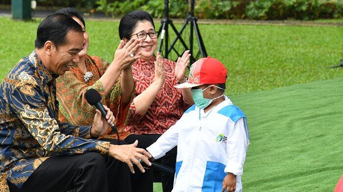 Jokowi Tersenyum ketika Peserta Konvensi Nasional Teriakkan 'Pak Jokowi Dua Periode'