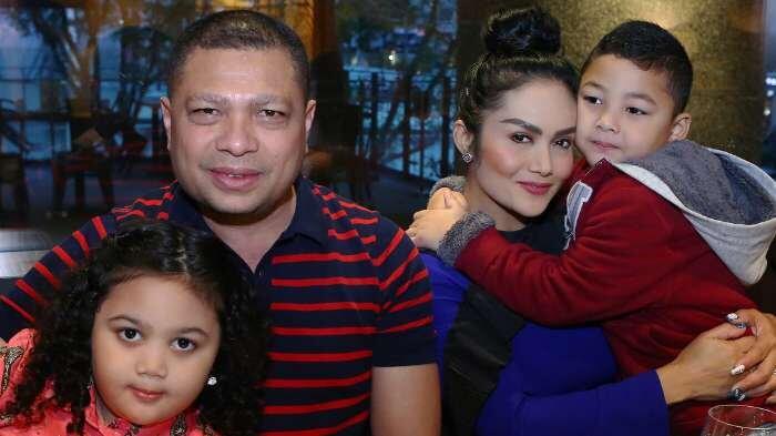 Lakukan Photoshoot, Penampilan Elegan Krisdayanti dan Keluarga Sukses Curi Perhatian