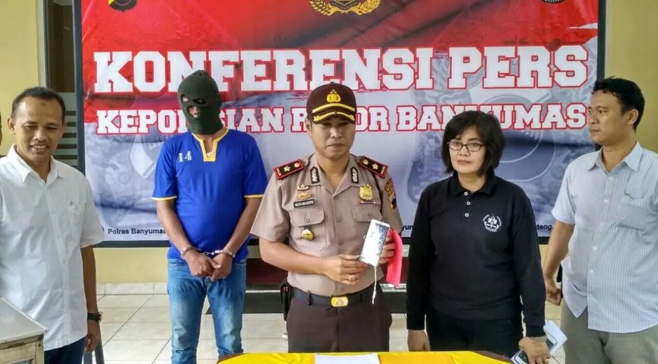 Astaga, di Banyumas Anak-Anak Beli Cilok Bonus Nonton Video Porno