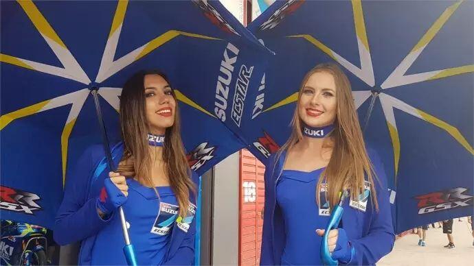 Pesona Umbrella Girl Yang Hiasi GP Argentina