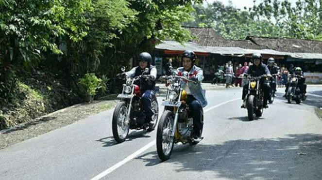 Jokowi Touring ke Pelabuhan Ratu Naik Motor Chopper