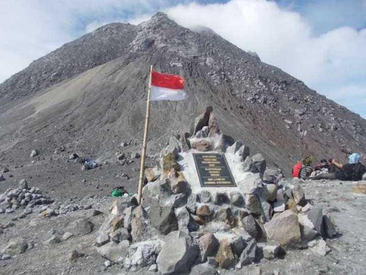 Misteri 7 Pasar Gaib di Gunung Indonesia Ini Bikin Kaki Kamu Lemas Melangkah!