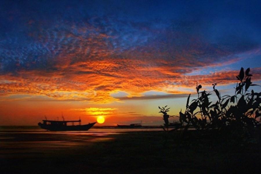 Kesempurnaan Sunset di Pantai Merauke, Tenggelam di Laut Arafura