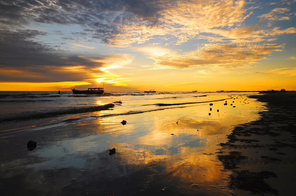 Kesempurnaan Sunset di Pantai Merauke, Tenggelam di Laut Arafura