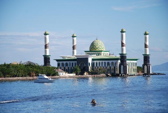 Unik, Ternyata ada Loh Masjid Terapung di Indonesia