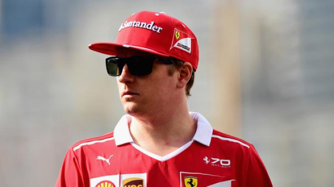 Kimi Raikkonen Tabrak Kru Ferrari