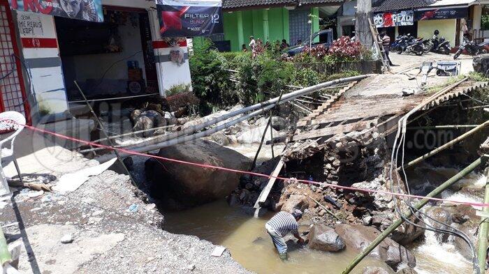 Jembatan Ambruk di Puncak Bogor, Aktivitas Warga di Kampung Batu Kasur Lumpuh