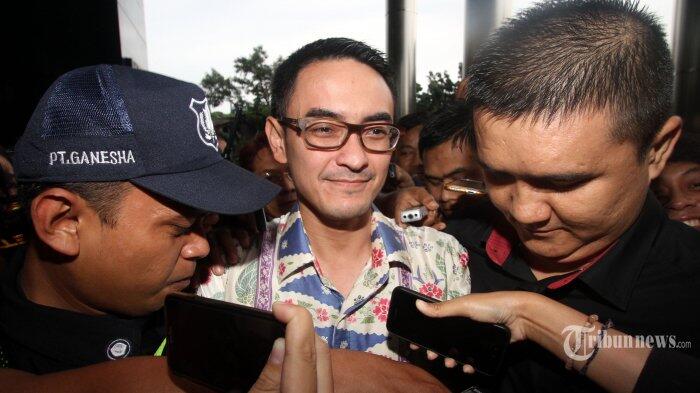 BREAKING NEWS: KPK Tahan Gubernur Jambi Zumi Zola
