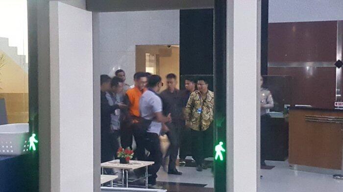 Ditahan KPK, Gubernur Jambi Zumi Zola Diam