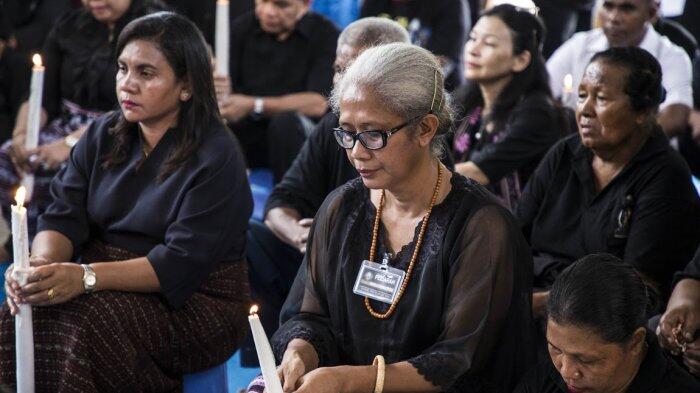 Mama Emi Dorong Masyarakat NTT Urus E-KTP Agar Punya Hak Pilih