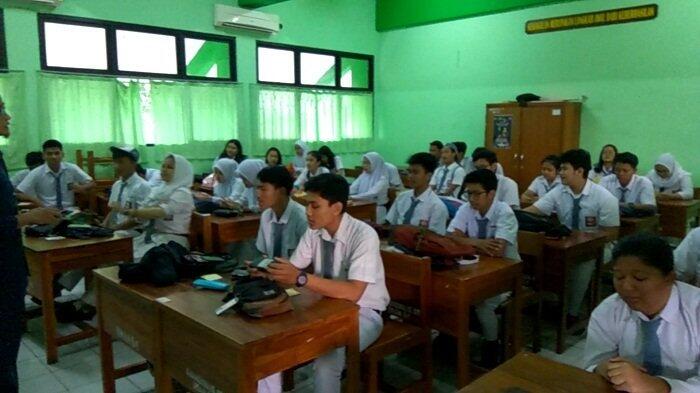 Siswa SMAN di Jatinegara Shalawatan Bersama Sebelum Jalani Tes Ujian Nasional
