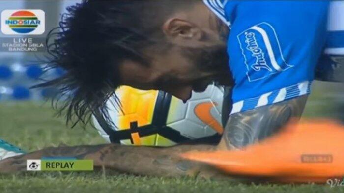 Hidung Bek Persib Tampak Berdarah, Apa yang Terjadi Pada Bojan Malisic?