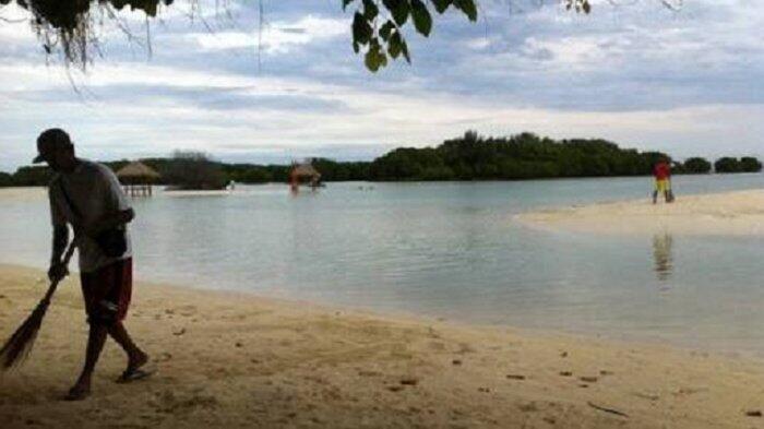 Pulau Pari Tercemar Tumpahan Minyak, Ini Kata Sandiaga