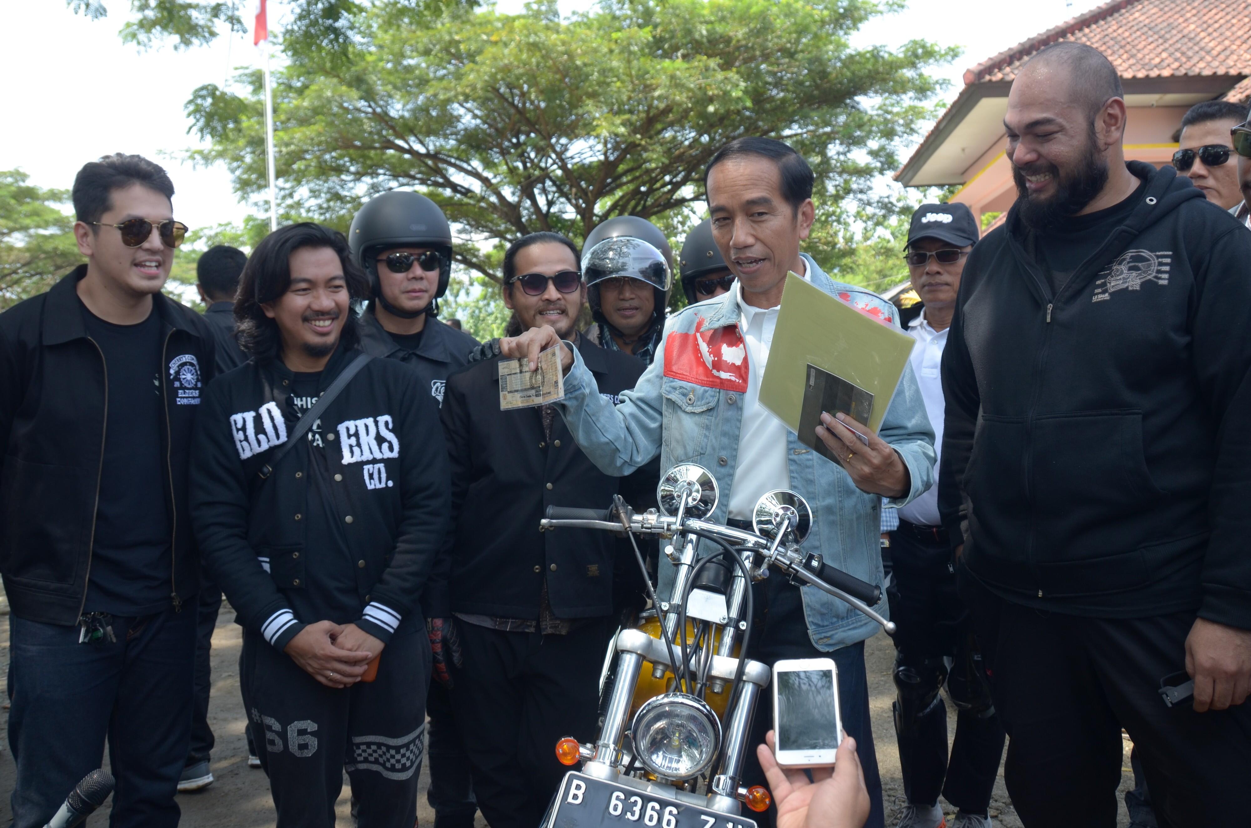 Kendarai Chopperland, Presiden Bawa SIM, STNK, dan Pakai Helm