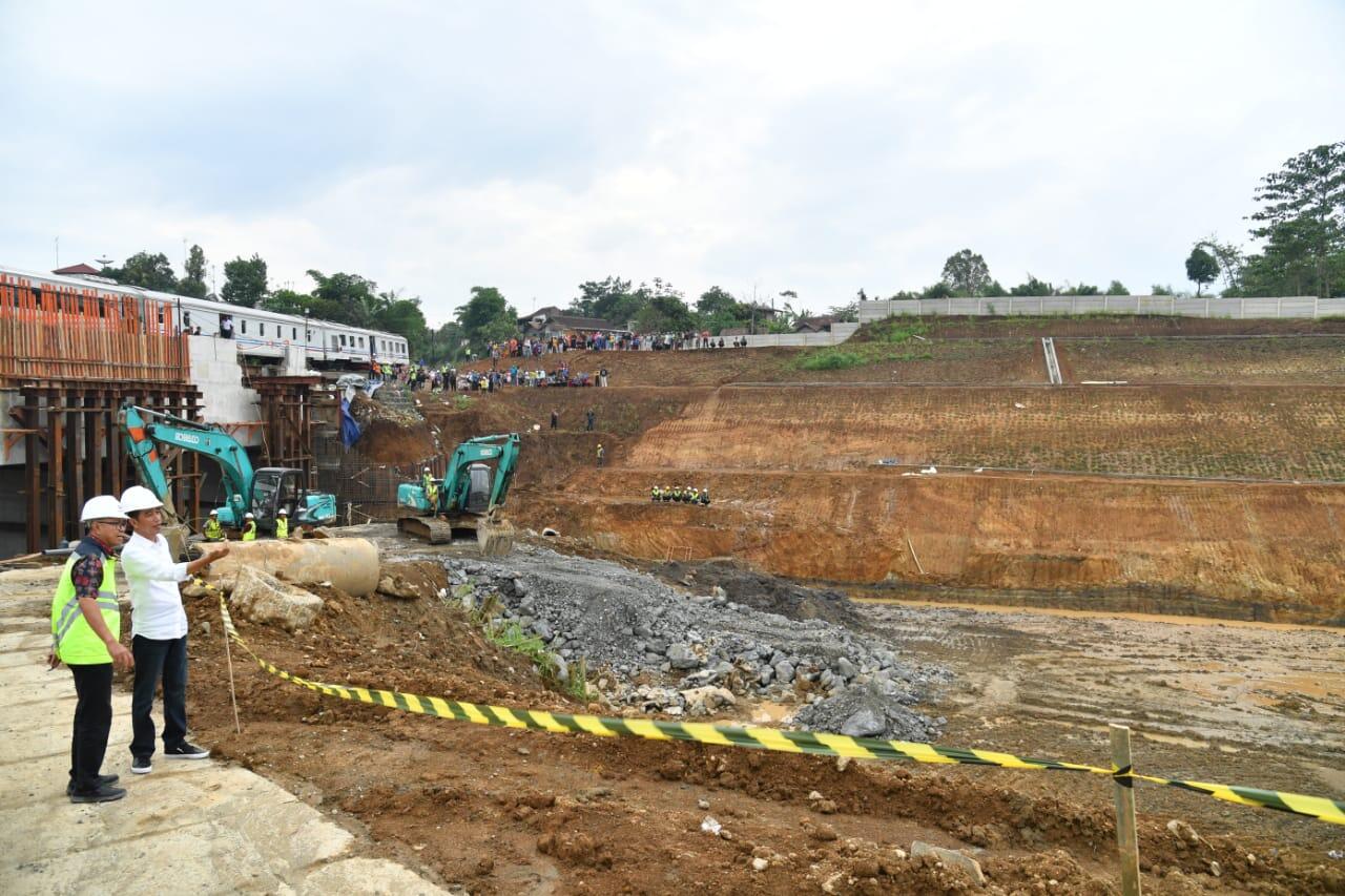 Presiden Jokowi Targetkan Tol Ciawi-Cigombong Beroperasi Juli 2018