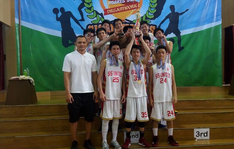 Laga Tensi Tinggi, SIS PIK Sukses Raih Juara Basket Kategori E
