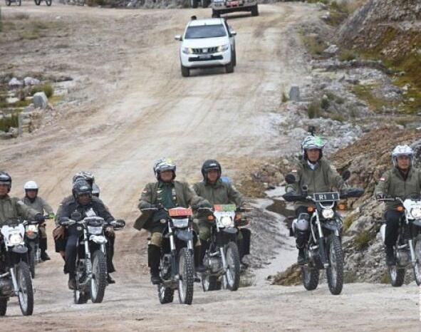 Banyak Aksi dan Kekinian, Ini 12 Foto Jokowi yang Menjadi Viral