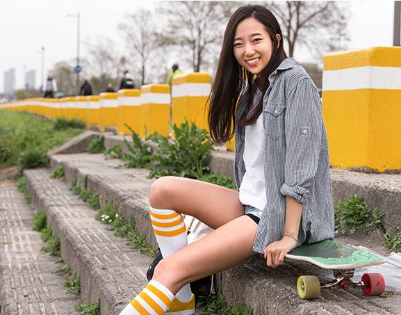 Yuk, Kenalan Dengan Ko Hyojoo Longboarder Cantik yang Lincah Bermanuver