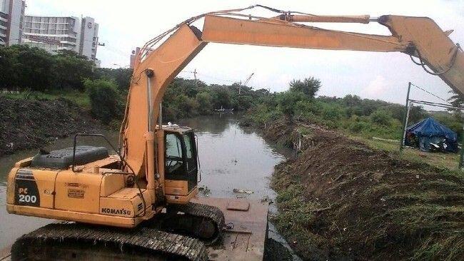 Kebut Infrastruktur, Surabaya Kerahkan 56 Alat Berat Tiap Hari