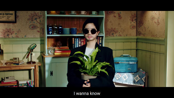 Memparodikan film-film terkenal, Twice kembali dengan lagu 'What is Love?'