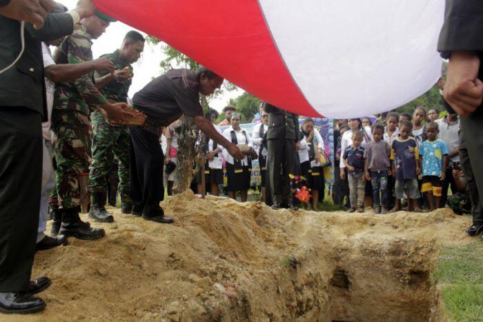 Meredam konflik berdarah di Papua